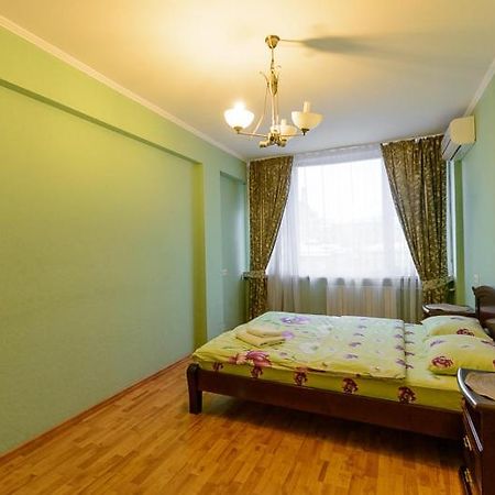 Апартаменти 3-Кімнатні М. Золоті Ворота كييف المظهر الخارجي الصورة
